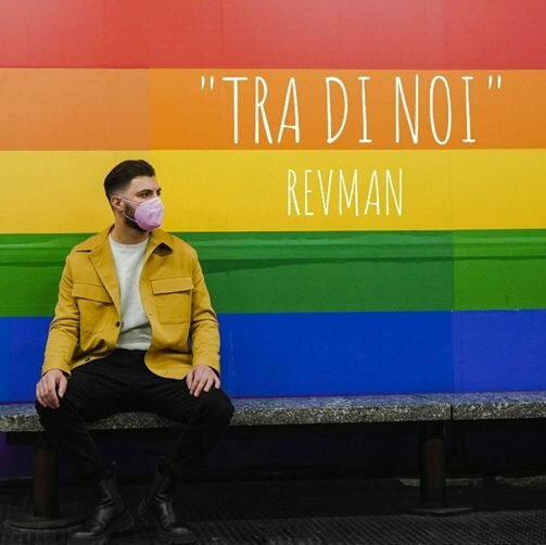 "Tra di Noi" di Revman, il rapper poliziotto contro omofobia e pregiudizi