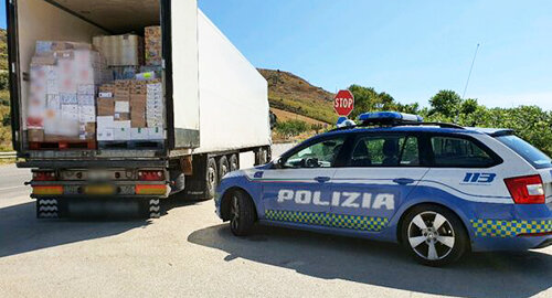 Controlli della Polizia Stradale sul trasporto di alimenti, multati tre autisti