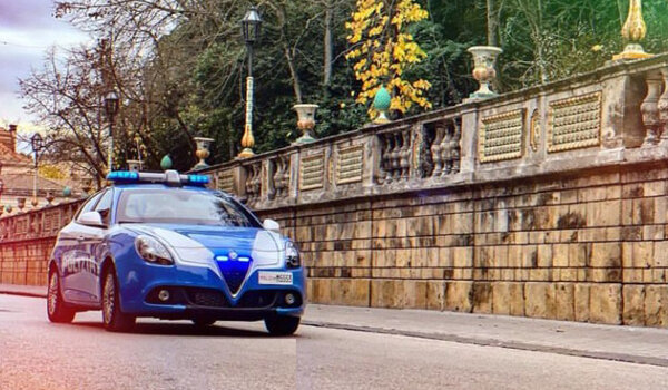 Rubano cavi elettrici nell’ex palazzetto dello sport di Caltagirone la Polizia di Stato denuncia tre persone per furto aggravato Rubano cavi elettrici nell’ex palazzetto dello sport di Caltagirone la Polizia di Stato denuncia tre persone per furto aggravato