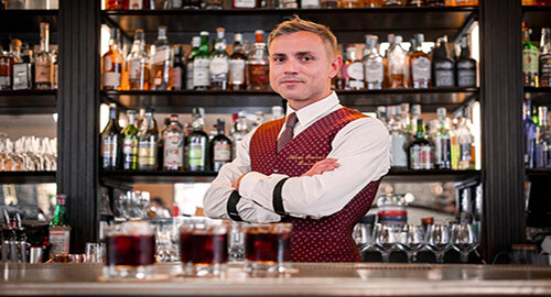 Drink e Cinema, "French Kiss" di Alessio Giovannesi, bar manager di Baccano a Roma Drink e Cinema, "French Kiss" di Alessio Giovannesi, bar manager di Baccano a Roma