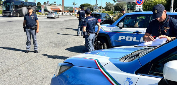 Controllo straordinario della Polizia di Stato a Giarre e Fondachello, sanzioni per oltre 1300 euro ad automobilisti indisciplinati