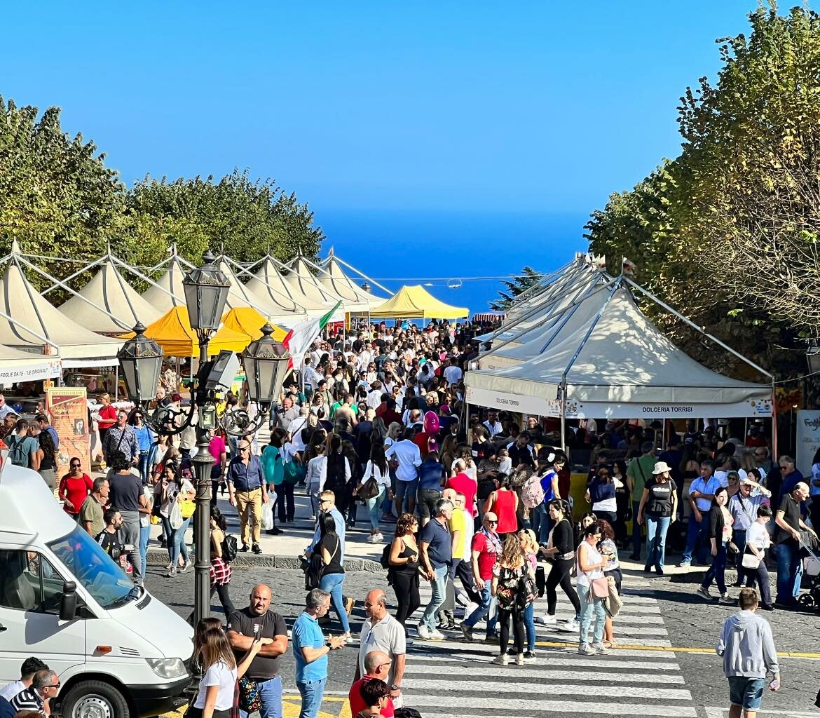 Al via la 43esima edizione dell'Ottobrata di Zafferana Etnea Al via la 43esima edizione dell'Ottobrata di Zafferana Etnea