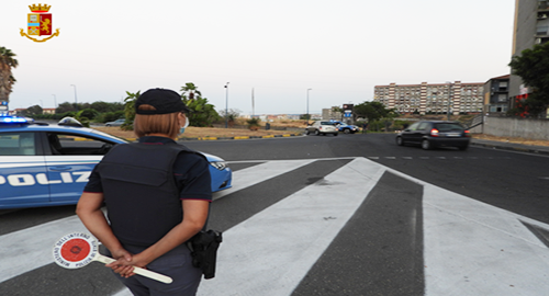 A Librino inasprimento dei controlli della Polizia, controllate oltre 150 persone e comminate sanzioni per 10.000 euro A Librino inasprimento dei controlli della Polizia, controllate oltre 150 persone e comminate sanzioni per 10.000 euro