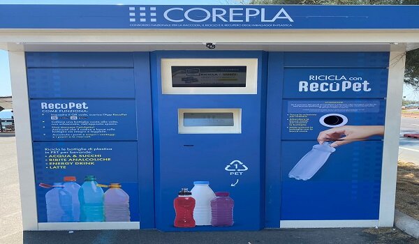 Catania investe nel riciclo intelligente, installati 16 ecocompattatori recopet, 3 alimentati a fotovoltaico