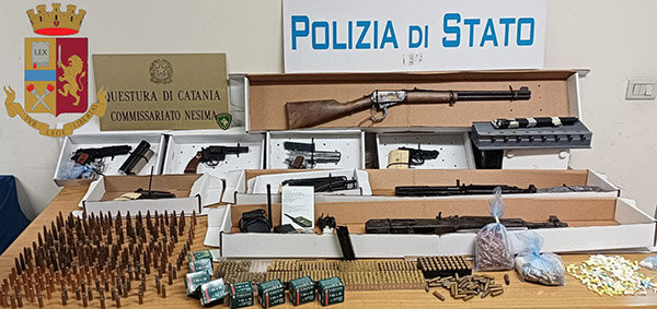 Sequestrati dalla Polizia in via Capo Passero armi, munizioni e sostanze stupefacenti