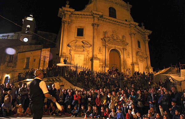 Dal 13 al 15 ottobre ritornano gli artisti di strada di "Ibla Buskers" nel sobborgo antico di Ragusa Ibla Dal 13 al 15 ottobre ritornano gli artisti di strada di "Ibla Buskers" nel sobborgo antico di Ragusa Ibla
