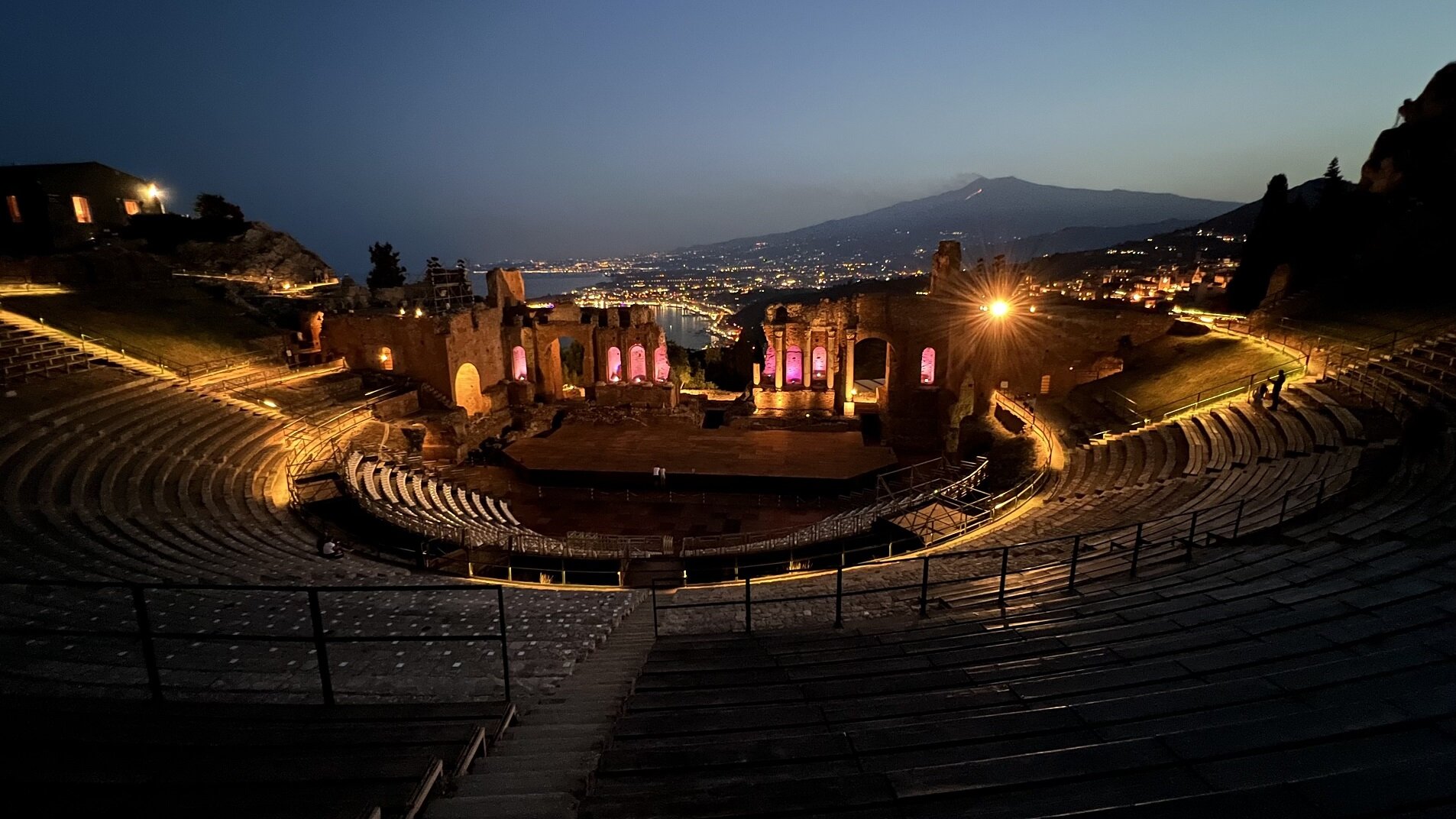 Fino al 17 agosto al Teatro Antico di Taormina visite no-stop sino a mezzanotte