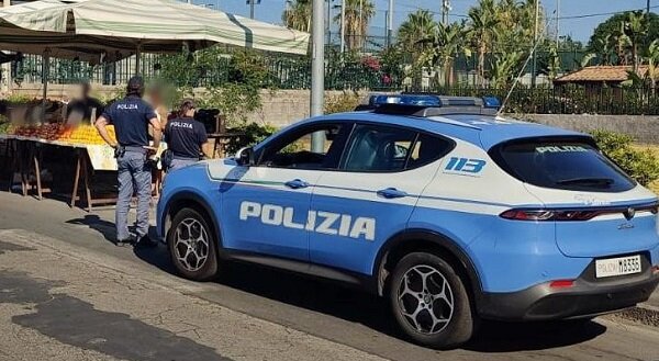 Controlli a Nesima e a San Giovanni Galermo coordinati dalla Polizia di Stato, sequestrati 970 kg di frutta non tracciata, sanzioni per circa 20 mila euro Controlli a Nesima e a San Giovanni Galermo coordinati dalla Polizia di Stato, sequestrati 970 kg di frutta non tracciata, sanzioni per circa 20 mila euro