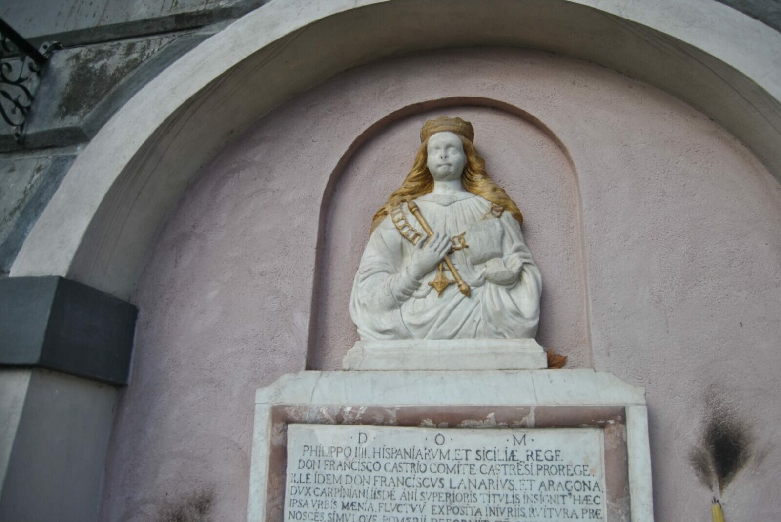 &ldquo;Fontanella di S. Agata&rdquo;, la storia del monumento marmoreo in via Dusmet vilmente deturpato