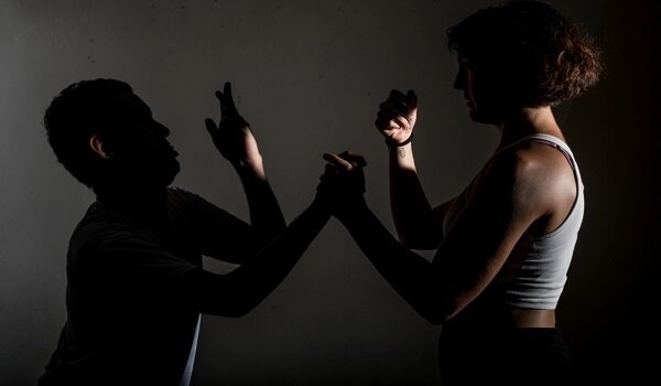 Teatri Riflessi Festival 2025, anteprima con danza a Viagrande e Zafferana Etnea il 12 e 13 luglio con "Linee continue" e "Circo di Terra"