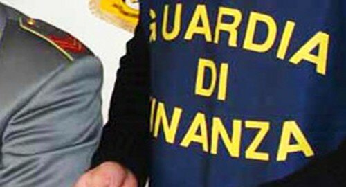La Guardia di Finanza di Catania arresta due catanesi per un furto in villa a Cefal&ugrave;, recuperati 76.000 euro in contanti