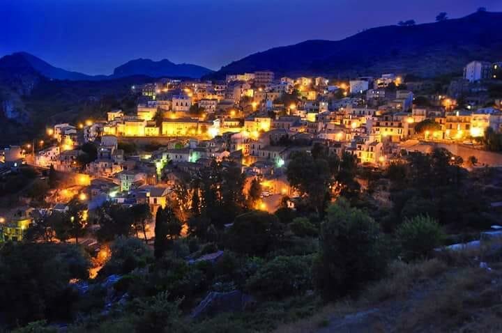 Il borgo di Gallodoro ospiter&agrave; Etnazar StraFood
