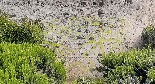 Castello Ursino, imbrattato di vernice l&rsquo;esterno del maniero, denuncia e restauro urgente