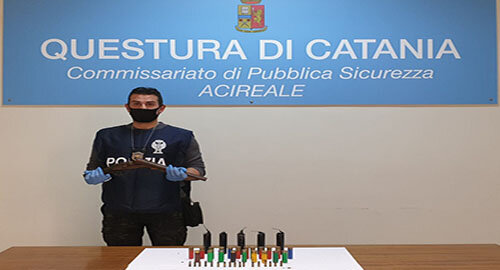 Ad Acireale pregiudicato arrestato dalla Polizia per detenzione abusiva di arma alterata e clandestina, detenzione illegale di munizioni e di materiale esplodente