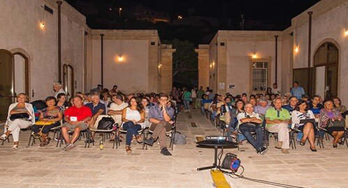 Spacca DocFest Ispica, serata finale l'1 settembre con il documentario "Inagibile" sulla vita del musicista Bob Corn Spacca DocFest Ispica, serata finale l'1 settembre con il documentario "Inagibile" sulla vita del musicista Bob Corn