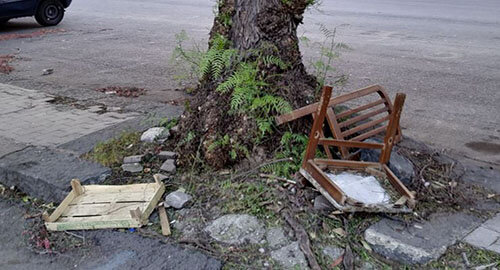 Area Verde del parco Aldo Moro ricettacolo di rifiuti e deiezioni canine. Per il Comitato Cittadino Vulcania: &ldquo;Bisogna curarla e renderla pi&ugrave; vivibile&rdquo;