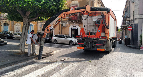 Avviata e completata a Viagrande la pulizia delle caditoie del centro urbano