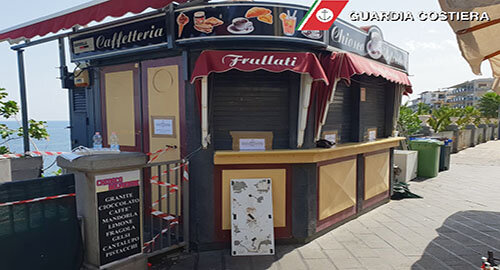 Sigilli della Guardia Costiera al noto Chiosco - bar, luogo di &ldquo;movida&rdquo; estiva, nella Piazza di Aci Castello