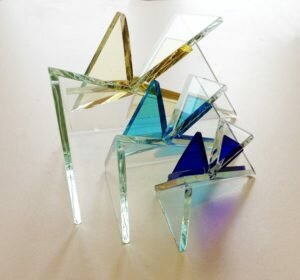 yumiko-kimura-triptyquem16-2016-vetro-float-chiaro-sagomato-e-incollato-a-raggi-uv-vetro-soffiato-a-mano-blu-di-turchia-blu-e-giallo-cm--9x20x15-300x280-1608751362.jpg yumiko-kimura-triptyquem16-2016-vetro-float-chiaro-sagomato-e-incollato-a-raggi-uv-vetro-soffiato-a-mano-blu-di-turchia-blu-e-giallo-cm--9x20x15-300x280-1608751362.jpg