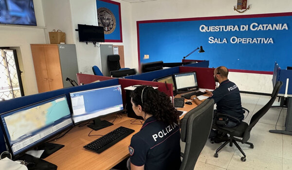Manomette il braccialetto elettronico per avvicinarsi all&rsquo;ex compagna, stalker fermato subito dalla Polizia di Stato
