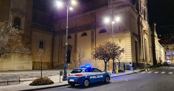 A Caltagirone preso mentre ruba in una ferramenta, trentatreenne arrestato dalla Polizia di Stato