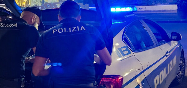 Controlli della Polizia di Stato tra via Plebiscito e piazza Santa Maria di Gesù, indisciplinati alla guida sanzionati per oltre 2700 euro Controlli della Polizia di Stato tra via Plebiscito e piazza Santa Maria di Gesù, indisciplinati alla guida sanzionati per oltre 2700 euro
