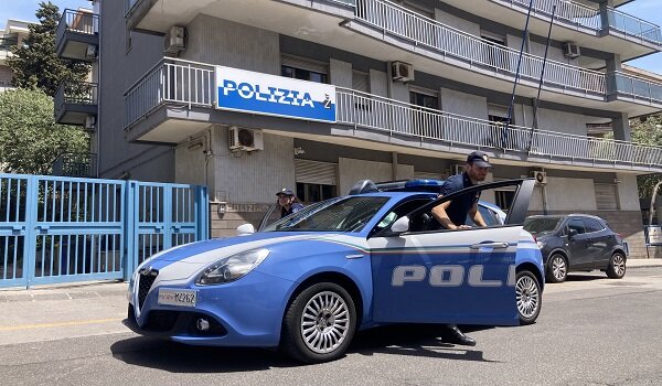 Sventata in tempo reale dalla Polizia di Stato una truffa da 14 mila euro ad un’anziana, fermato un diciassettenne “emissario” del truffatore Sventata in tempo reale dalla Polizia di Stato una truffa da 14 mila euro ad un’anziana, fermato un diciassettenne “emissario” del truffatore