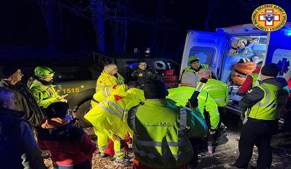 Intervento di soccorso del CNSAS Sicilia di anziano colto da malore in Contrada Case Barbotte, tra Bronte e Maletto
