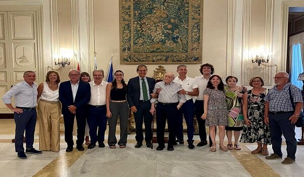 A Palazzo degli Elefanti il Sindaco Trantino omaggia il signor Giuseppe Monaco per i cento anni
