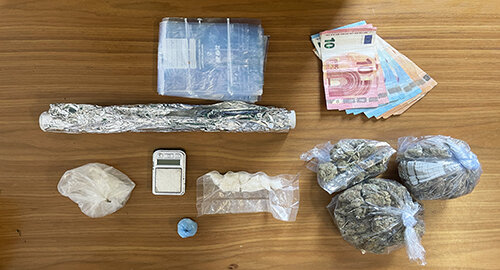 Arrestato dalla Polizia per detenzione ai fini di spaccio di marijuana, cocaina e crack