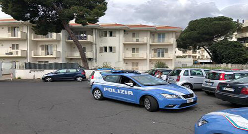 Lotta della Polizia ai posteggiatori abusivi, 10 sanzionati e 8 denunciati in citt&agrave;