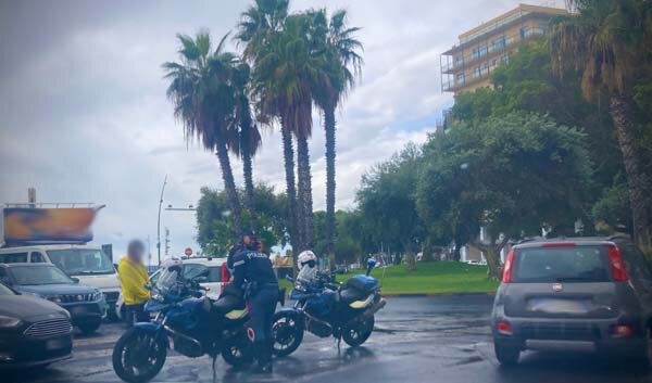Parcheggiatori abusivi, proseguono senza sosta i controlli della Polizia di Stato