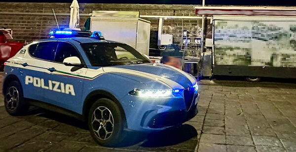 Contrasto all’abusivismo commerciale nel porticciolo di Ognina, denunciato un ambulante catanese dalla Polizia di Stato Contrasto all’abusivismo commerciale nel porticciolo di Ognina, denunciato un ambulante catanese dalla Polizia di Stato
