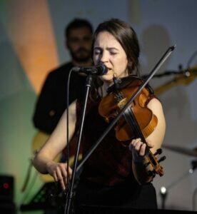 viola-eva-okos1-276x300-153199388.jpg