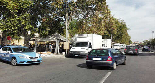 Controlli e posti di blocco del Commissariato Librino, stamattina giro di vite contro l&rsquo;illegalit&agrave;, decoro e legalit&agrave; davanti al Cimitero