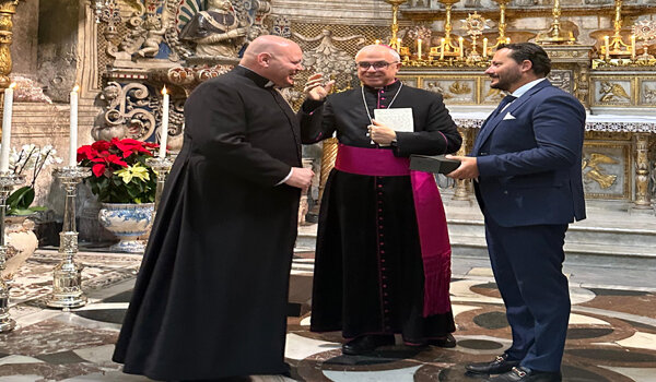 Francesco Russo Morosoli inaugura le lampade restaurate della cappella di Sant&rsquo;Agata in Cattedrale