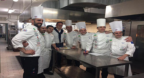 "Cibo Nostrum" conquista Taormina con 100 cuochi nel centro storico insieme ai pasticceri di Conpait e ai barman di Abi Professional "Cibo Nostrum" conquista Taormina con 100 cuochi nel centro storico insieme ai pasticceri di Conpait e ai barman di Abi Professional