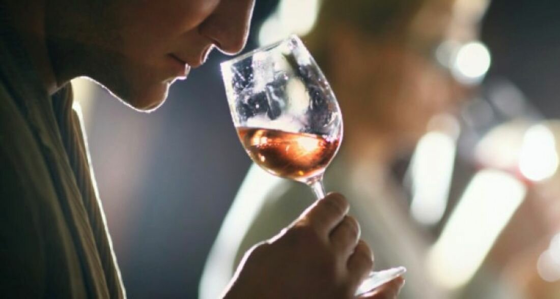 Corso per assaggiatori di vino rivolto a 15 soggetti non vedenti ed ipovedenti Corso per assaggiatori di vino rivolto a 15 soggetti non vedenti ed ipovedenti