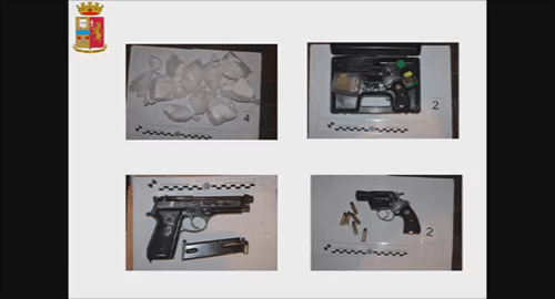 Operazione "Guns & Coca” della Squadra Mobile a Librino, arrestato pregiudicato e sequestrato arsenale di armi e munizioni e cocaina e marijuana Operazione "Guns & Coca” della Squadra Mobile a Librino, arrestato pregiudicato e sequestrato arsenale di armi e munizioni e cocaina e marijuana