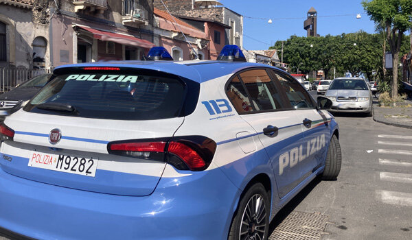 Arrestato a "San Cristoforo" dalla Polizia di Stato, dopo inseguimento, pluripregiudicato catanese agli arresti domiciliari Arrestato a "San Cristoforo" dalla Polizia di Stato, dopo inseguimento, pluripregiudicato catanese agli arresti domiciliari