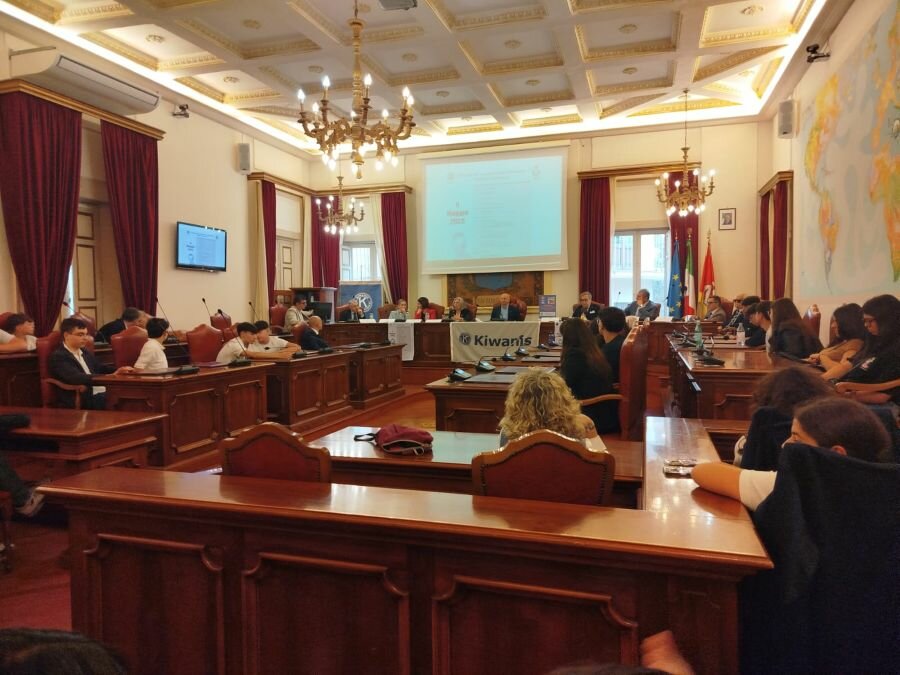 Kiwanis Club di Taormina: presentato alle scuole il progetto &ldquo;Arcadia VR&rdquo; per combattere i disturbi alimentari mediante l'uso della realt&agrave; virtuale