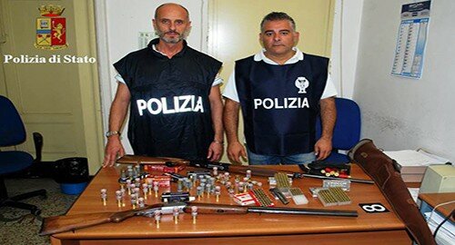 La Polizia arresta proprietario di fondo agricolo per detenzione e porto illegale di armi da fuoco, munizionamento e lesioni gravi La Polizia arresta proprietario di fondo agricolo per detenzione e porto illegale di armi da fuoco, munizionamento e lesioni gravi