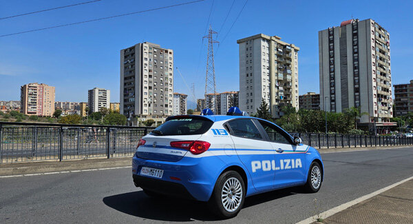 Recinta un terreno comunale a Librino per detenere un cavallo, denunciato e dalla task force coordinata dalla Polizia sanzionato di Stato per 6.500 euro