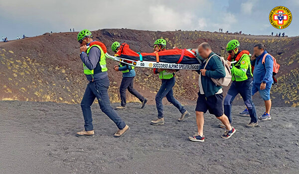 Nuovo intervento di soccorso ieri del CNSAS Sicilia ai Crateri Silvestri Nuovo intervento di soccorso ieri del CNSAS Sicilia ai Crateri Silvestri