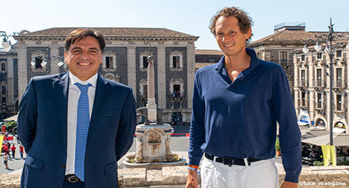 Il Rosso Ferrari nel cuore Barocco etneo, l'A.d. John Elkann ricevuto in Municipio dal sindaco Salvo Pogliese Il Rosso Ferrari nel cuore Barocco etneo, l'A.d. John Elkann ricevuto in Municipio dal sindaco Salvo Pogliese