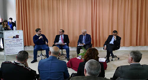 Stamattina a Librino incontro - confronto su ideali e buone prassi per la crescita delle periferie sud di Catania tra il procuratore della Repubblica Carmelo Zuccaro e le associazioni del quartiere