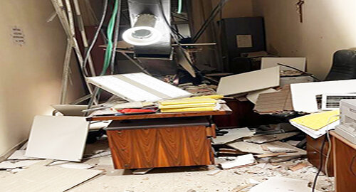 Crollo del tetto al terzo piano della Corte d’appello di Catania, lavoratori illesi, ma rischi concreti a causa di vecchie infiltrazioni Crollo del tetto al terzo piano della Corte d’appello di Catania, lavoratori illesi, ma rischi concreti a causa di vecchie infiltrazioni