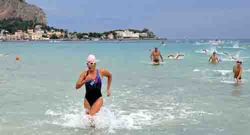 "A nuoto tra due golfi", traversata di 10 km tra Sferracavallo e Mondello, domenica 18 settembre