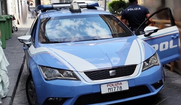Aizza il proprio cane contro il titolare di un market e lo minaccia con un coltello per portare via alcuni prodotti, catanese arrestato dalla Polizia di Stato