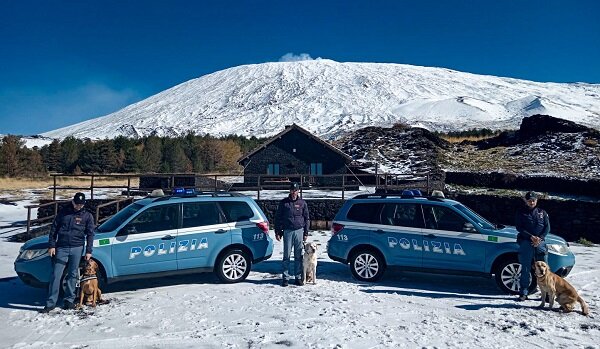 Attivit&agrave; addestrativa congiunta artificieri antisabotaggio e unit&agrave; cinofile antieplosivo della Polizia di Stato sulla pista altomontana dell'Etna